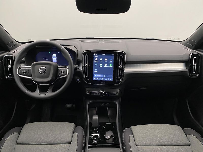 Volvo XC40 (2025) B3 AUT DARK PLUS - fotka 2 z 48