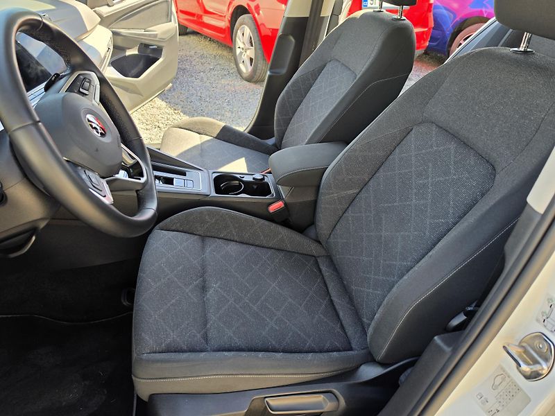 Volkswagen Golf 1.5TSI 8 Automat Led  Virtual  - fotka 14 z 29