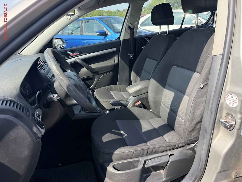 Škoda Octavia (2007) 1.6i, AC, el. výbava - fotka 9 z 16