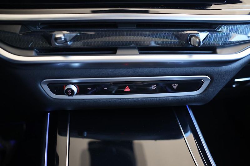 BMW X5 xDrive30d - fotka 11 z 32