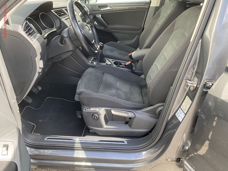 Volkswagen Tiguan (2018) 2.0 TDi 4x4, ČR, R-Line, LED - fotka 9 z 20