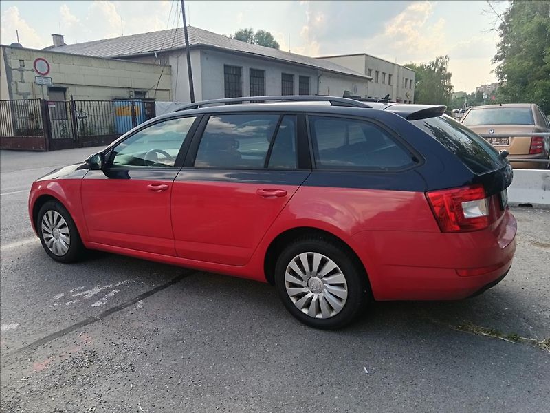 Škoda Octavia 2,0 TDi kombi  Ambition - fotka 7 z 20