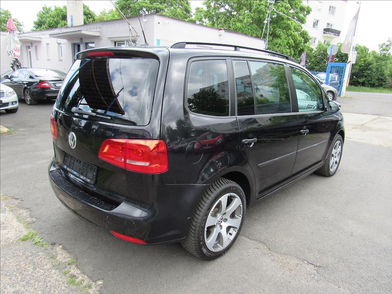 Volkswagen Touran 2,0 TDI 103kW DSG - fotka 6 z 26
