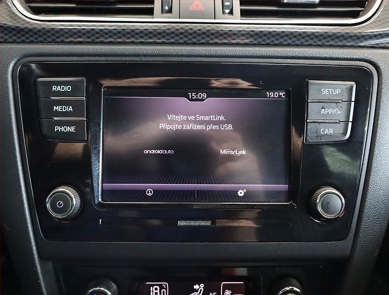 Škoda Rapid (2017) Spaceback 1.0 TSI, Xenony - fotka 17 z 22