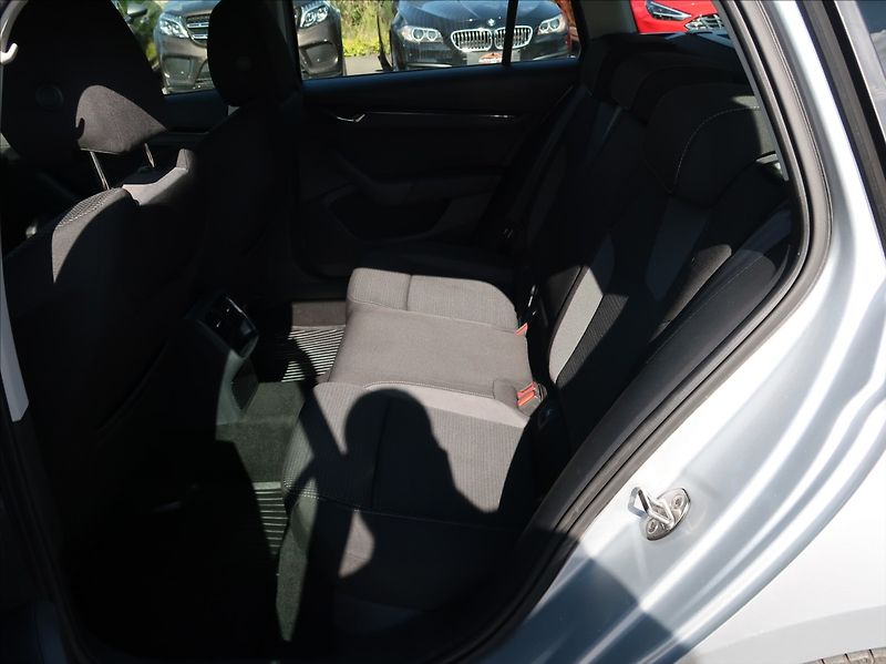 Škoda Octavia 2,0 TDi,1majČR,Serv.kn.,DPH - fotka 17 z 25