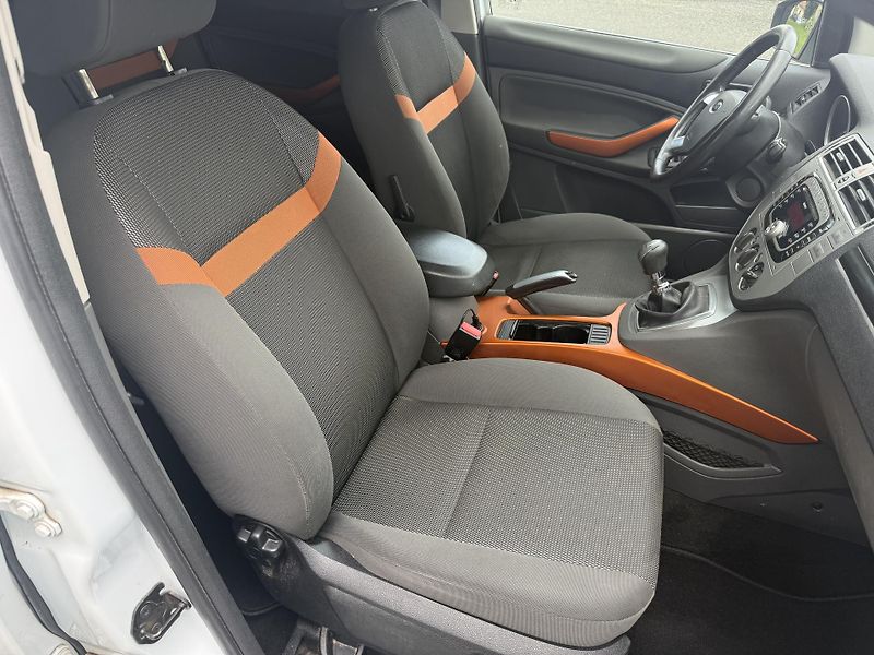 Ford Kuga 2,0TDCI 4x4 Tažné - fotka 11 z 19