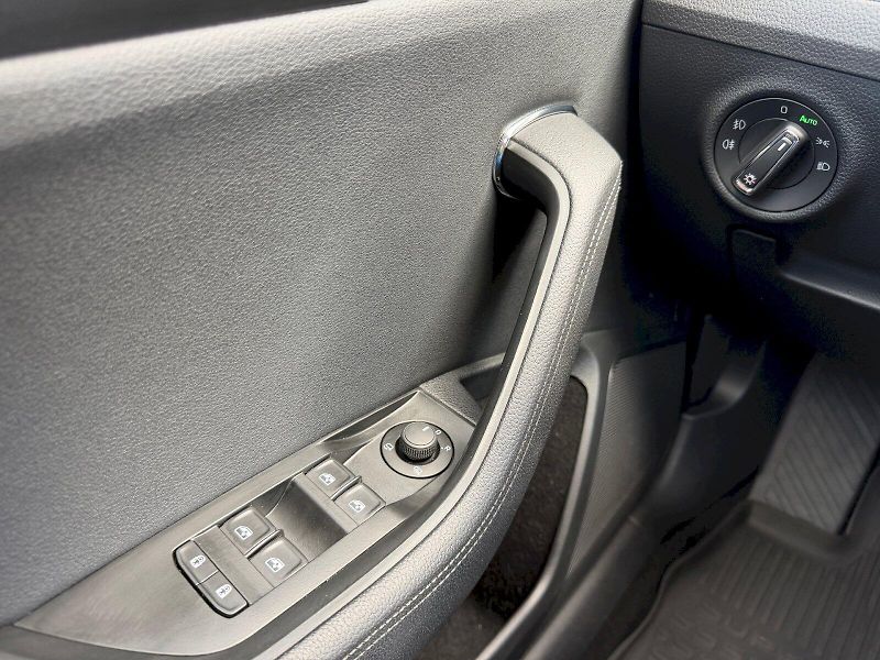 Škoda Superb (2022) 2.0 TSI 140kW Style Extra - fotka 11 z 35