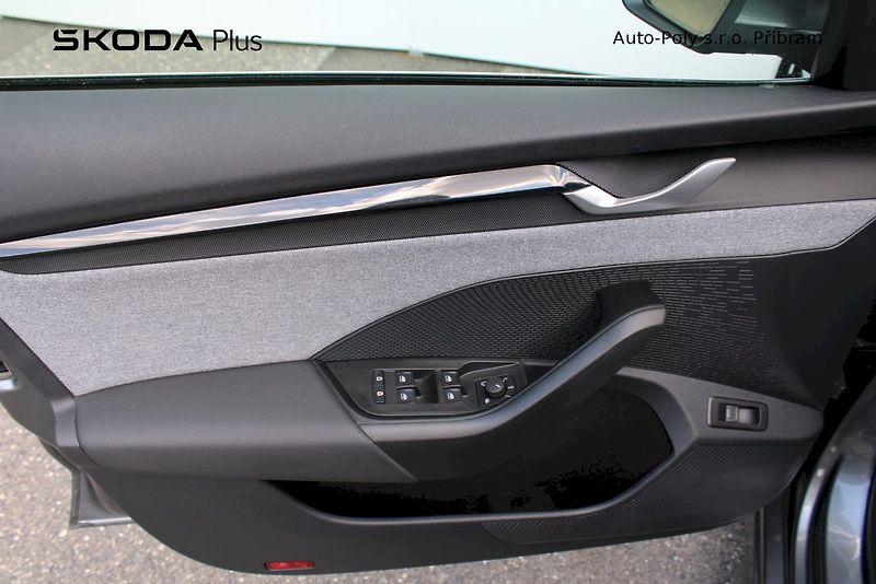 Škoda Octavia (2024) Top Selection 1.5TSI / 110kW 7 - fotka 9 z 23