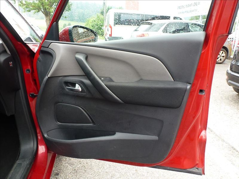 Citroën C4 Picasso 1,2 PureTech 110 MAN  SpaceTou - fotka 29 z 51