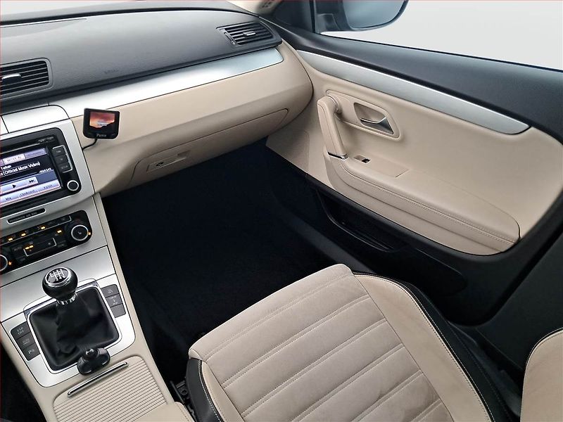 Volkswagen Passat CC (2010) Comfortline 2.0 TDI, Xenony - fotka 8 z 17