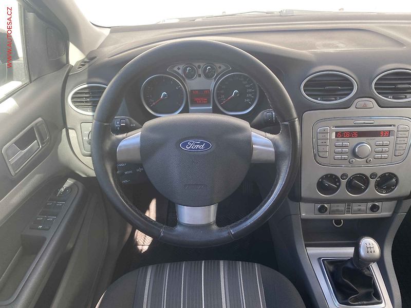 Ford Focus (2009) 1.6 i, AC, park.asist - fotka 11 z 14