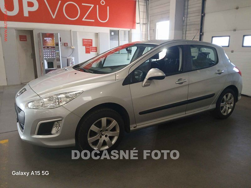 Peugeot 308 (2013) 1.4i, ČR, AC, park.asist - fotka 1 z 3