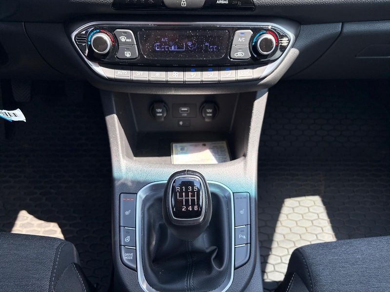 Hyundai i30 (2024) SMART 1.5T-GDI 118kW CZ DPH - fotka 10 z 11