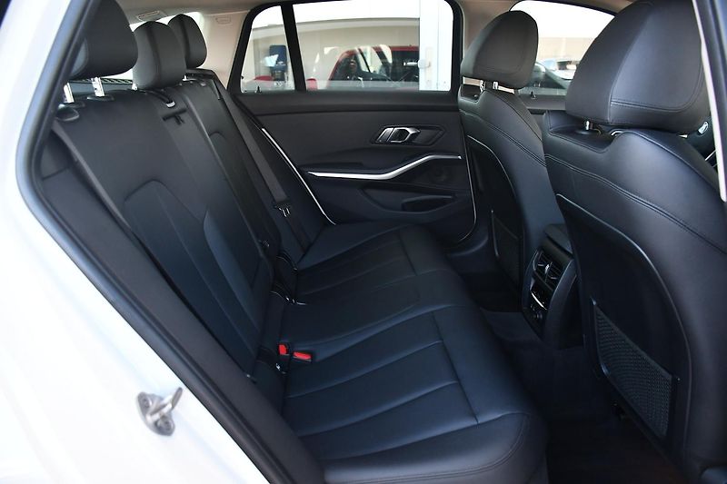 BMW Řada 3 320D xDrive 2xALU 1M ČR - fotka 22 z 38