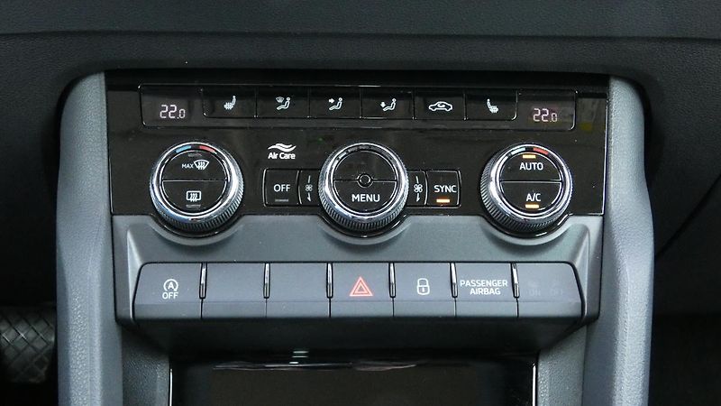 Škoda Karoq 1,5 TSI DSG Style - fotka 16 z 22