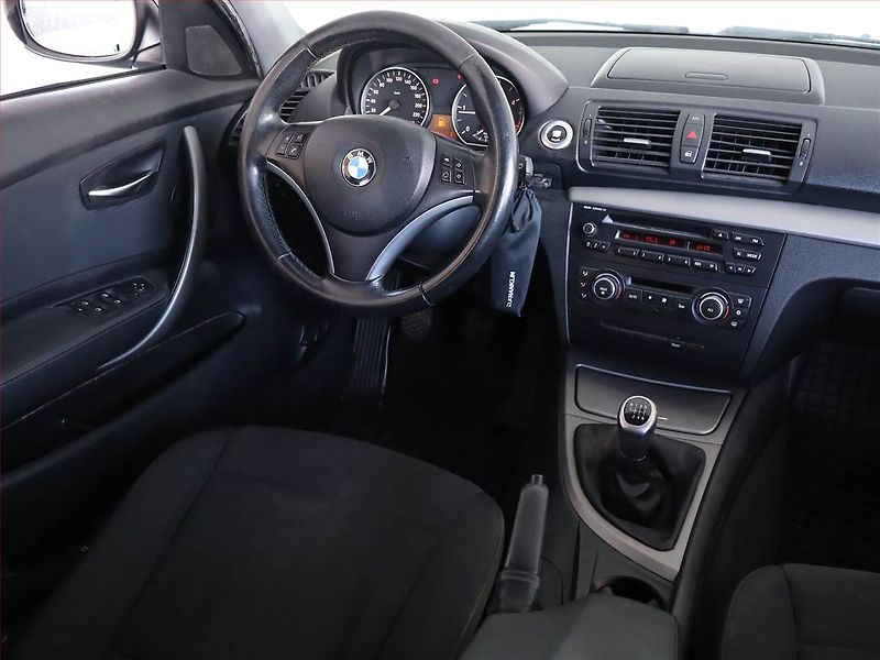 BMW Řada 1 (2011) 116d - fotka 7 z 18