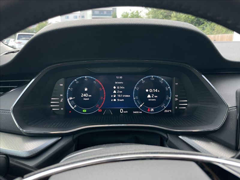 Škoda Octavia 2,0 TDI DSG Ambition ACC+TAŽNÉ - fotka 9 z 21