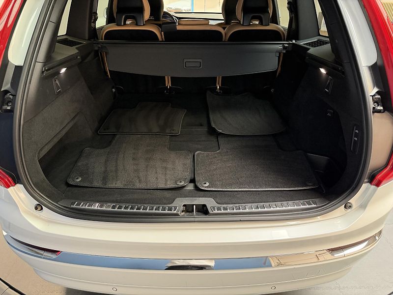 Volvo XC90 B5 AWD diesel Plus Bright Auto - fotka 19 z 22