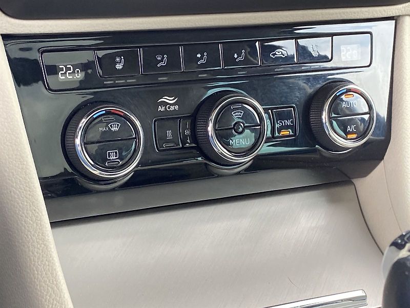 Škoda Superb (2022) Combi 2,0 TSI 4x4 DSG L&K - fotka 13 z 45