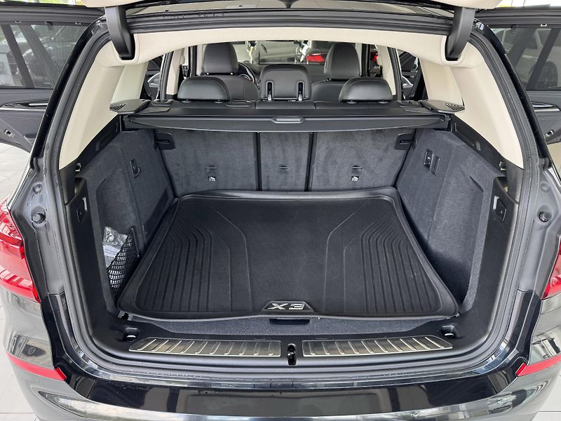 BMW X3 30d xDrive*Head-Up*360Kam*Pano - fotka 33 z 40