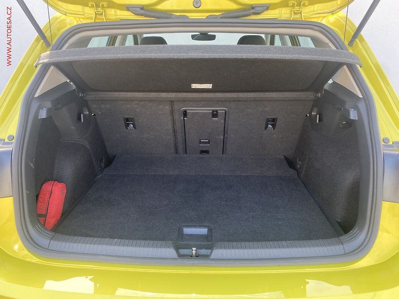 Volkswagen Golf (2021) 1.5 TSi, ČR, DSG, LED - fotka 7 z 20