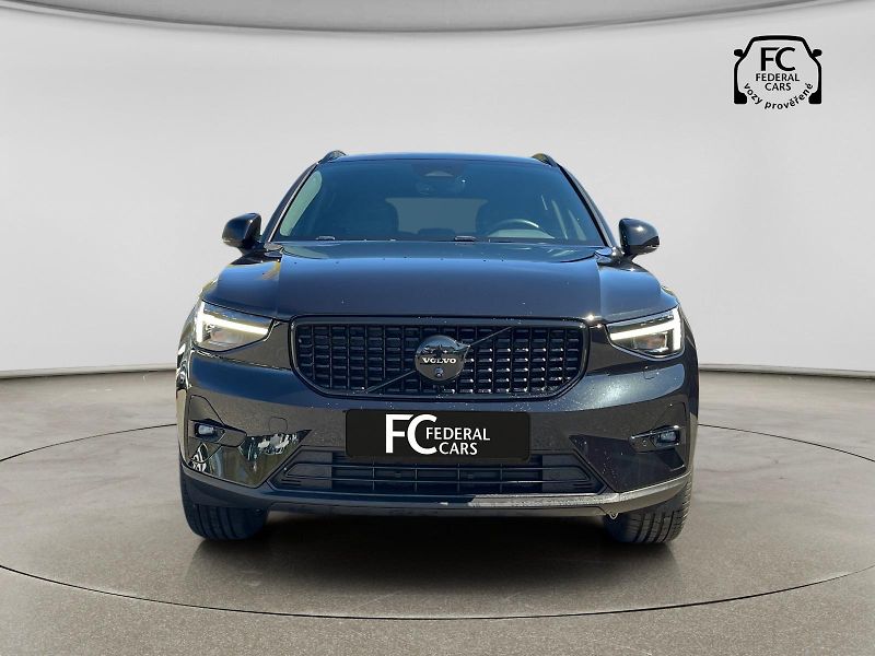 Volvo XC40 B3 FWD BE // 360 // kola - fotka 9 z 37