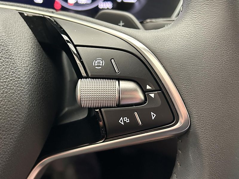 Škoda Octavia 1.5 TS EXLUSIVE SELECTION - fotka 17 z 29