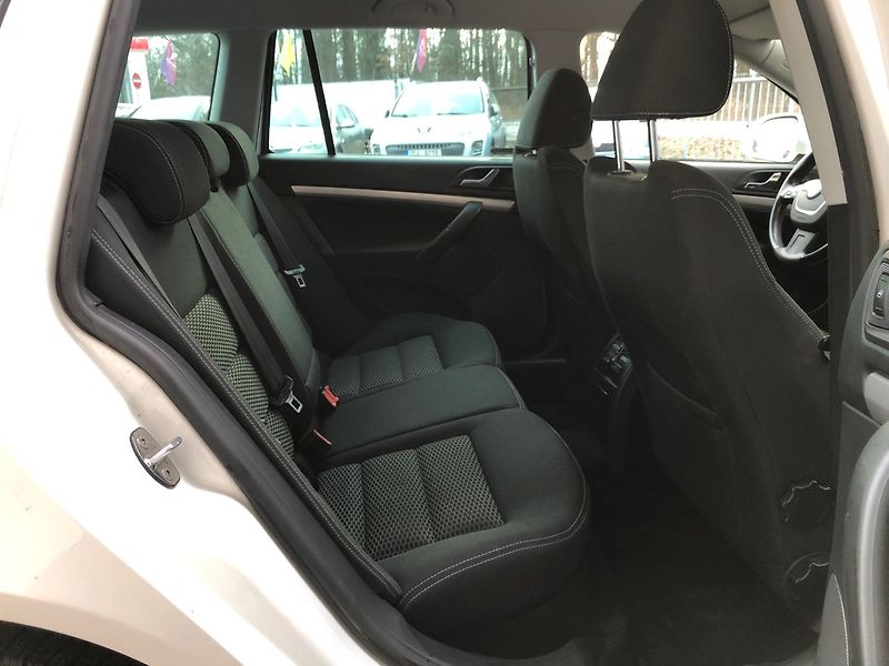Škoda Octavia (2012) 1.6 TDi, 4x4, navigace - fotka 13 z 31