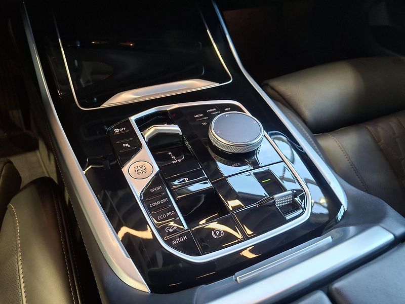 BMW X7 xDrive 40d Individuál - fotka 17 z 31