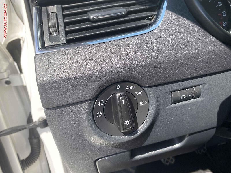 Škoda Octavia (2014) 2.0 TDi, Elegance, navi, - fotka 15 z 19