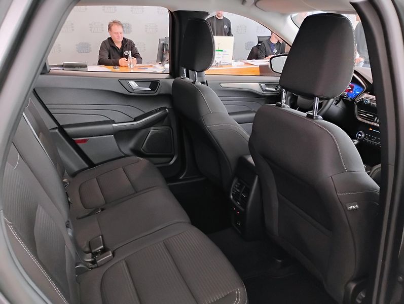 Ford Kuga 1.5T EcoBoost, Titanium  - fotka 12 z 26