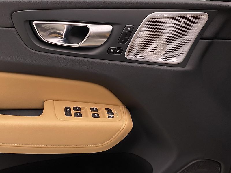 Volvo XC60 T6 AWD RECHARGE DARK ULTIMATE  - fotka 28 z 66