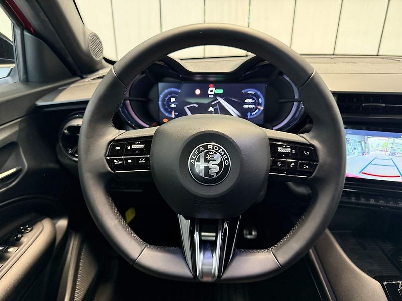 Alfa Romeo Junior (2025) Speciale Elettrica 54 kWh - fotka 8 z 26