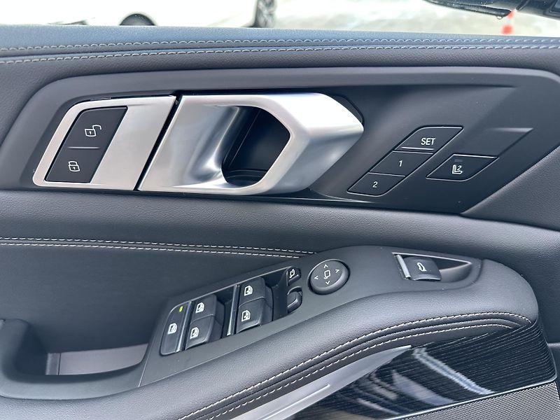 BMW X5 xDrive30d M-Sport PRO - fotka 31 z 34