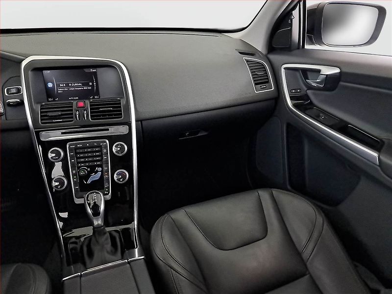 Volvo XC60 (2017) D4, 4X4, Automat, Serv.kniha - fotka 8 z 19