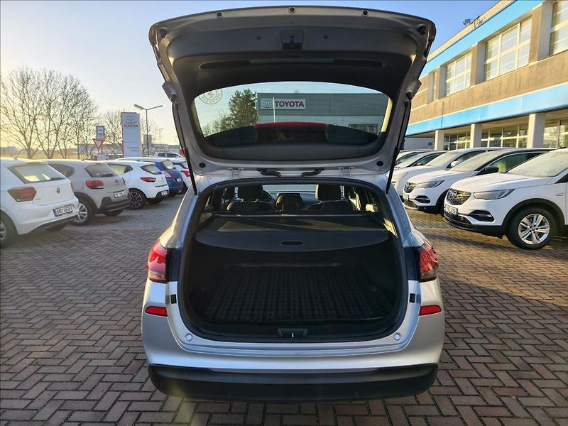 Hyundai i30 1,4 T-GDi DCT,Automat Style Go - fotka 16 z 16
