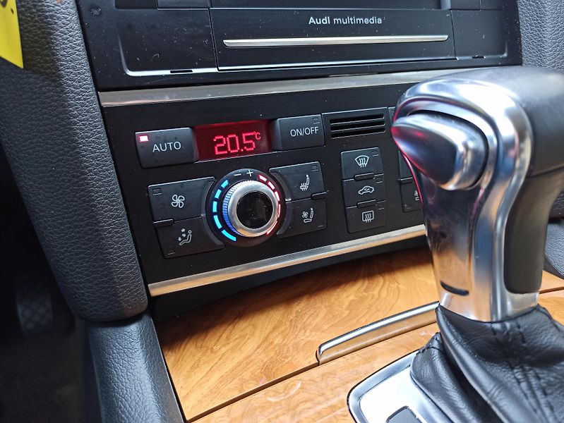 Audi Q7 3.0 TDi QUATTRO ČR SERVIS AUDI - fotka 24 z 44