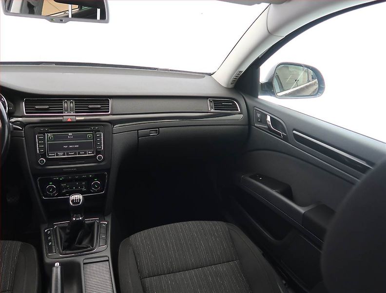 Škoda Superb (2014) 2.0 TDI, Navi, Xenony - fotka 8 z 26