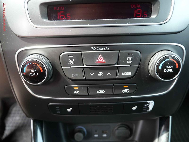 Kia Sorento (2015) 2.2CRDi, 2.maj,ČR, AT - fotka 25 z 28