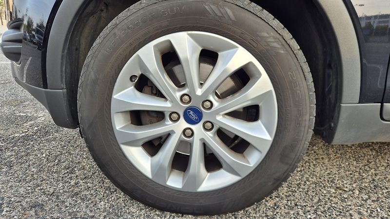 Ford Kuga (2011) 2.0 TDCi 4x4 Titanium, ČR - fotka 33 z 52