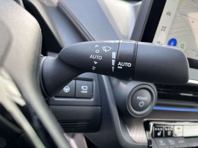 Toyota Prius 2.0L PHEV Executive - fotka 17 z 31
