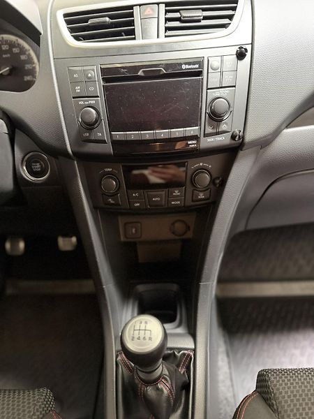 Suzuki Swift 1,6 Sport 100kW - fotka 19 z 27