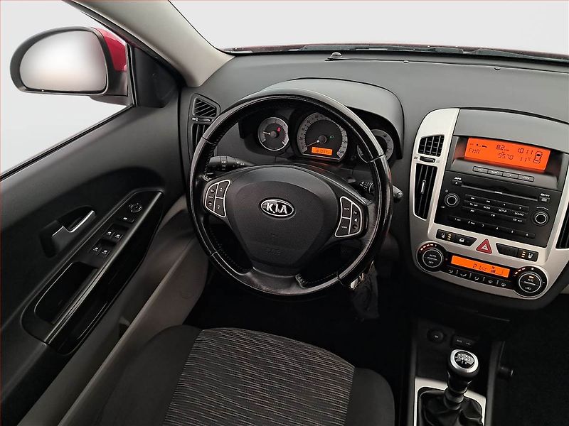 Kia Ceed (2010) 1.6 CRDi, po STK - fotka 7 z 17