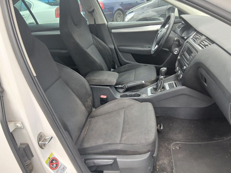 Škoda Octavia 3, 1.2 TSI, plně pojízdné  - fotka 23 z 27