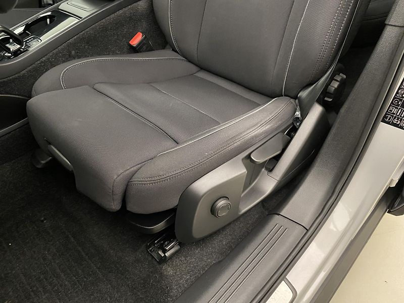 Volvo XC40 PURE ELECTRIC RECHARGE PLUS - fotka 25 z 50