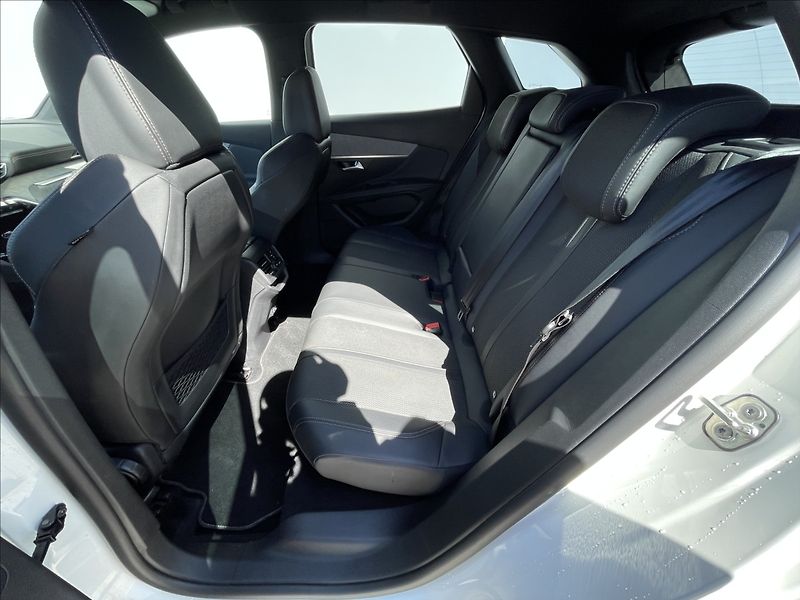 Peugeot 3008 1,5 BlueHDi AT8 LED+Kamera  GT - fotka 15 z 23