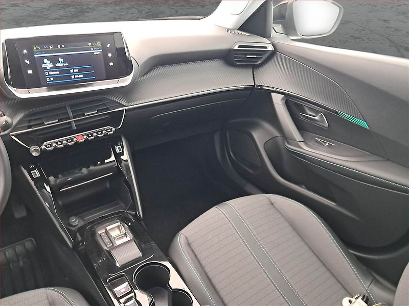Peugeot 2008 (2022) Allure 50 kWh, SoH 90% - fotka 8 z 23