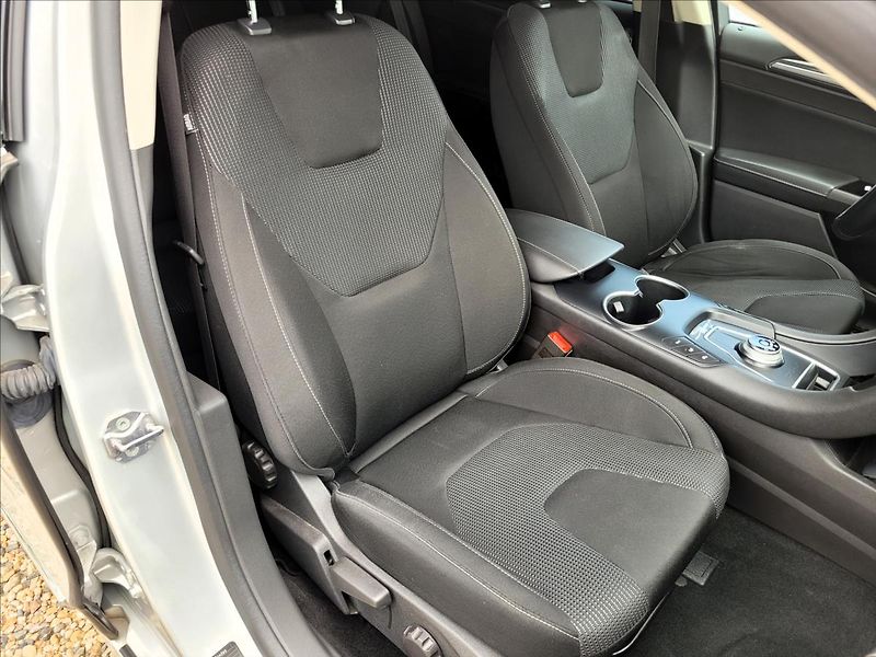 Ford Mondeo 2,0 DA,Limited,xenon,navi,výhř - fotka 11 z 50