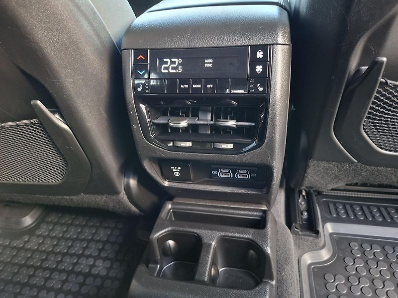 Jeep Grand Cherokee (2022) 3,6L V6 4X4 LONG LIMITED 6míst - fotka 14 z 38