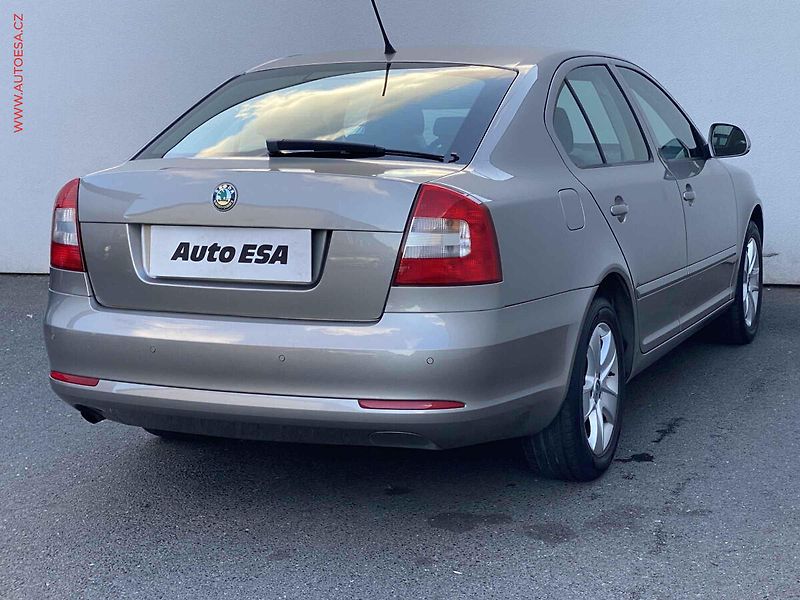 Škoda Octavia (2011) 1.2 TSi, Ambiente, TZ - fotka 4 z 17